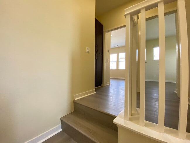 Building Photo - 3bedroom 3 bath home in the Solaire Commun...