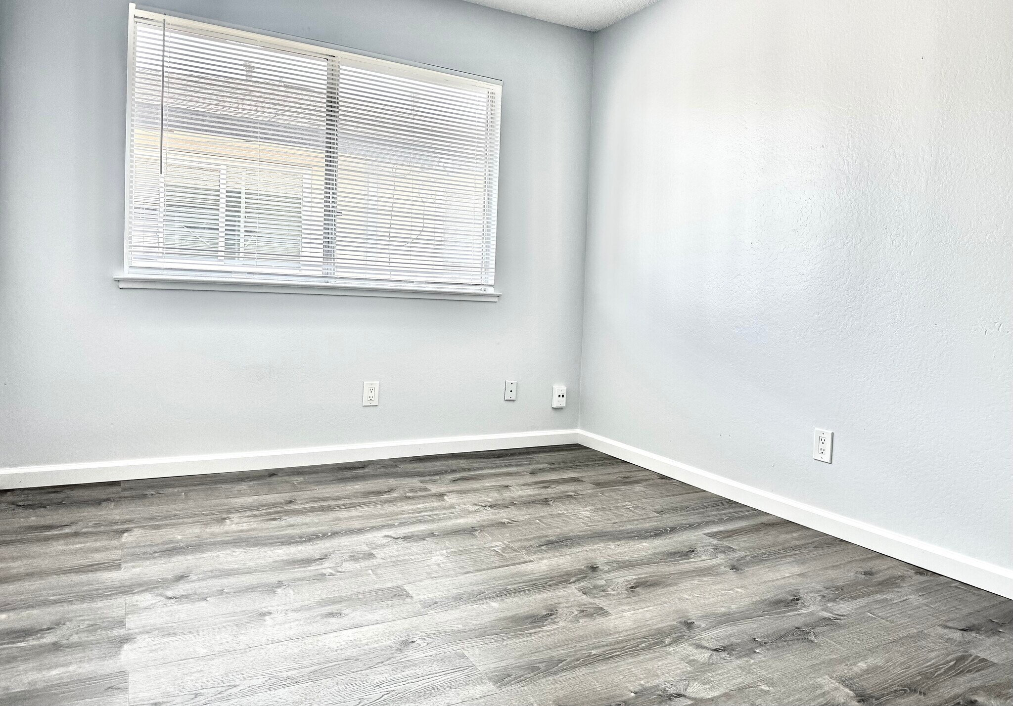 Building Photo - 4549 Greenholme Dr