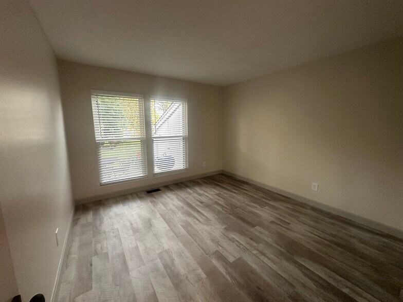 Building Photo - 61 Breezy Knoll Ln