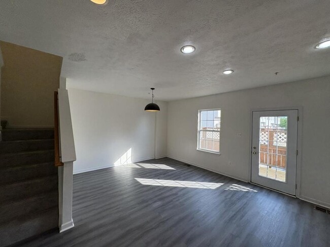 Building Photo - 1006 Hickam Rd