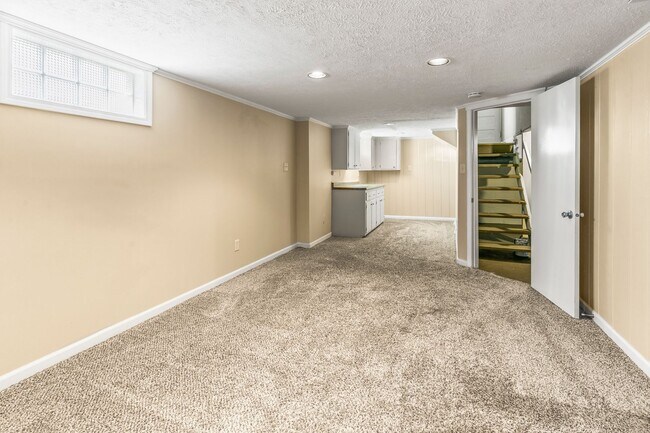 Building Photo - Charming 3Bedroom/2Bath