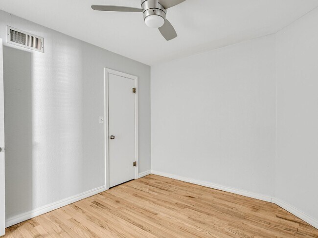 Building Photo - Beautiful Home Just Minutes from the OU Ca...