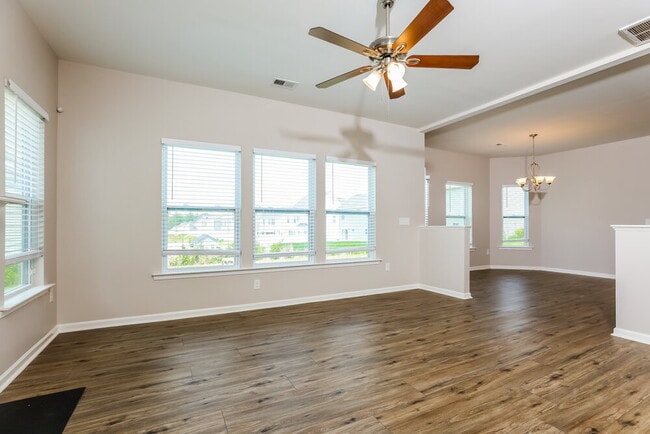 Building Photo - 934 Lakemont Dr