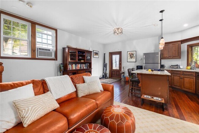 Building Photo - 216 Gray Craig Rd