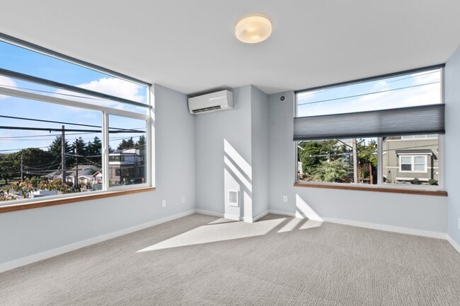 Building Photo - 2Bd/1.75Ba Seattle Townhouse