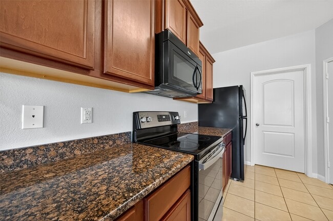 Building Photo - 5119 Harbor Palm Dr