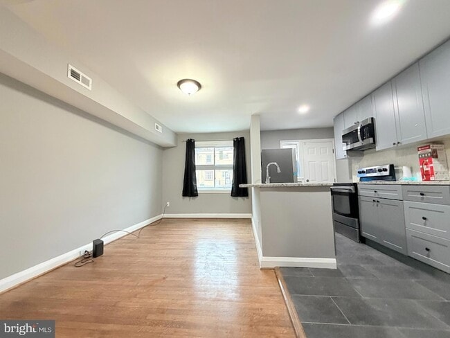 Building Photo - 5115 Pembridge Ave