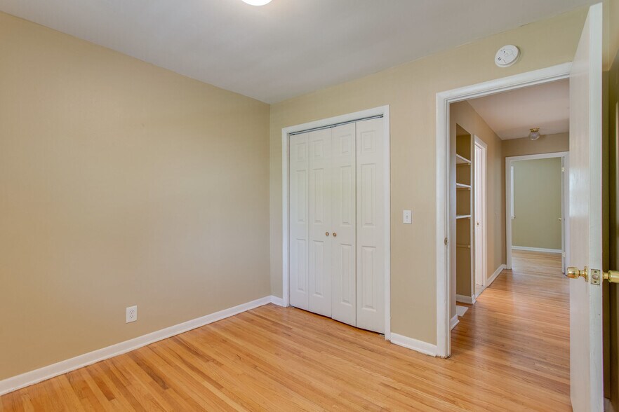 Building Photo - 637 Lischey Ave