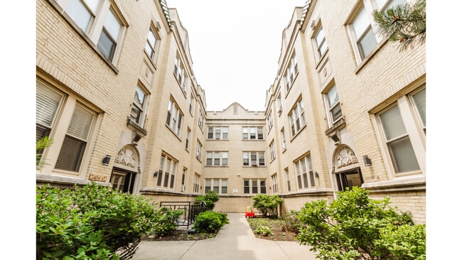 Primary Photo - 2400 N Kilbourn Ave