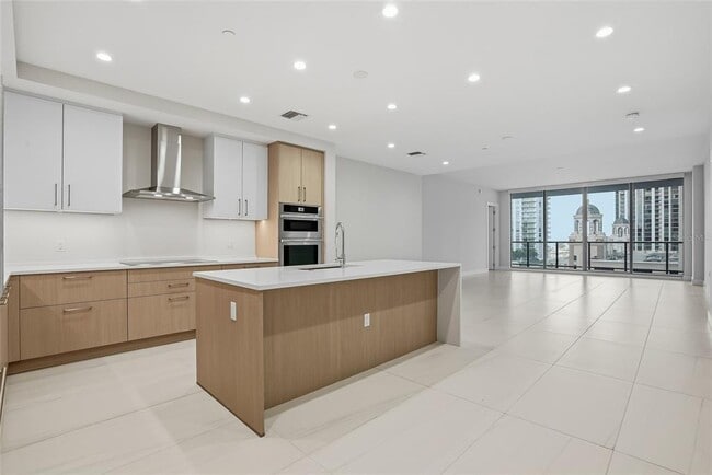 Building Photo - 275 1st Ave S