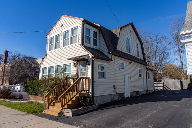 Primary Photo - 917 Linden Grove Ave