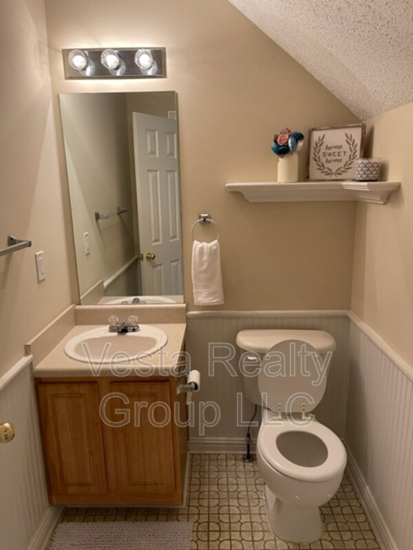 Building Photo - 207 London Dr