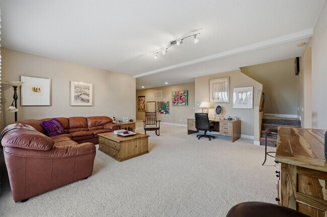 Building Photo - Elegant Arrowcreek Home!