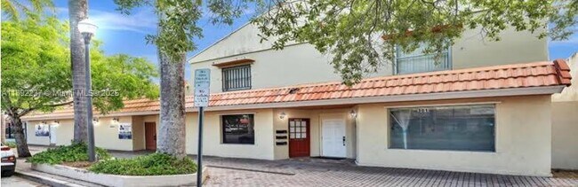 Primary Photo - 313 N Krome Ave