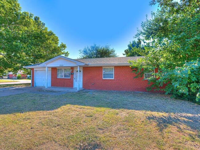 Primary Photo - 3 Bed/1.5 Bath House Near Norman North HS