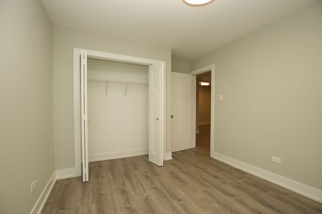 Building Photo - 448 W Barry Ave