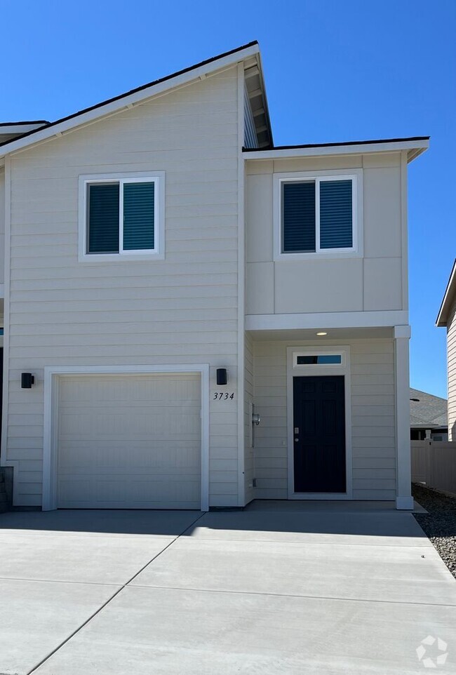 Building Photo - Brand New Corner Townhome!