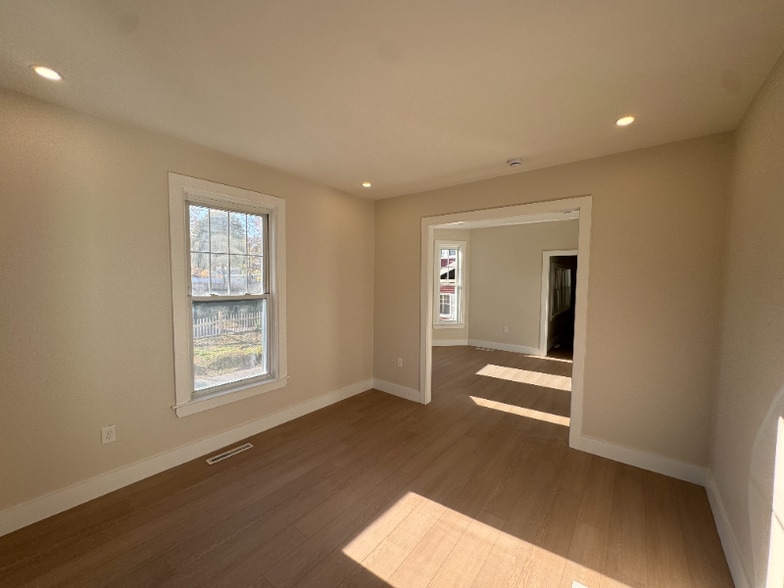 Building Photo - 19 Ringgold St