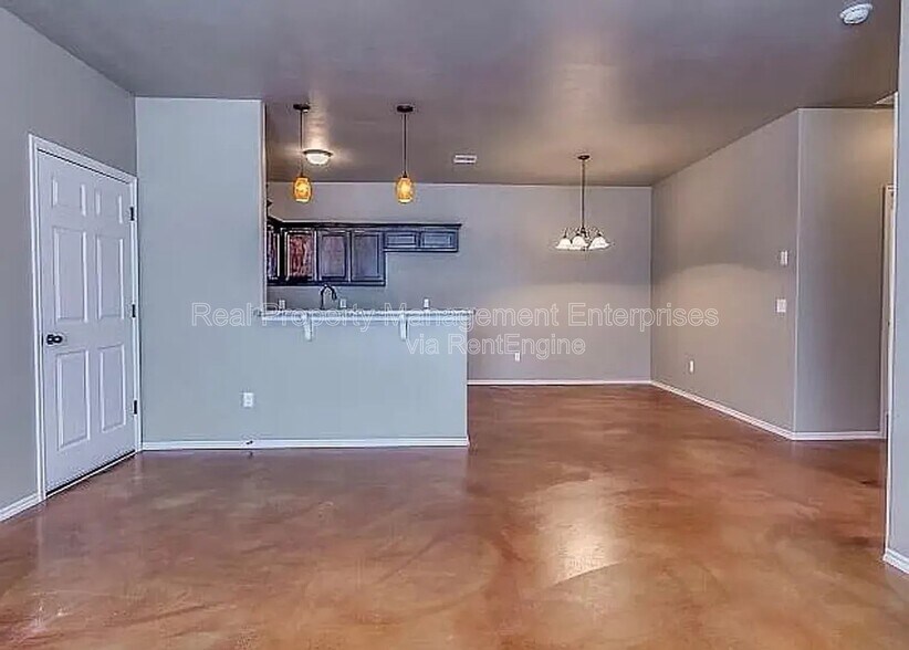 Building Photo - 1846 Cypress Ln