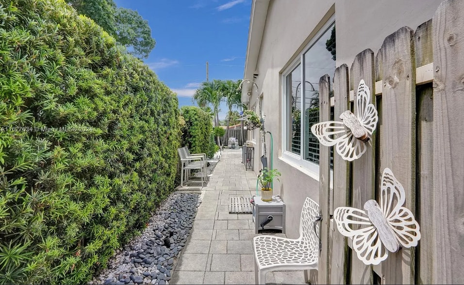 Building Photo - 1001 NE 17th Ct