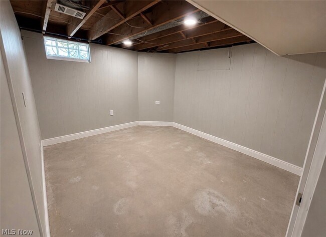Building Photo - 2065 Hackberry St