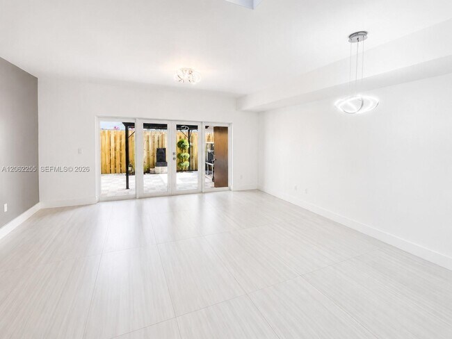 Building Photo - 9879 SW 118th Pl