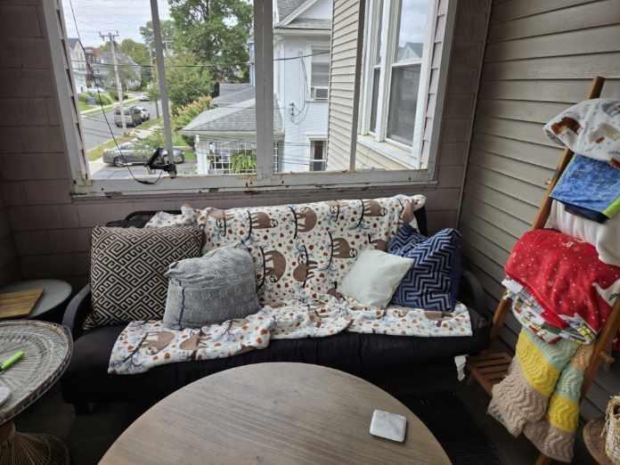 Covered balcony - 27 Walkley Rd