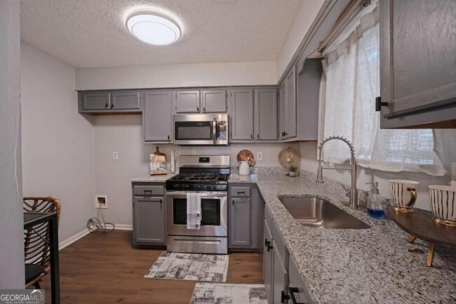 Building Photo - 1528 Carriage Ln