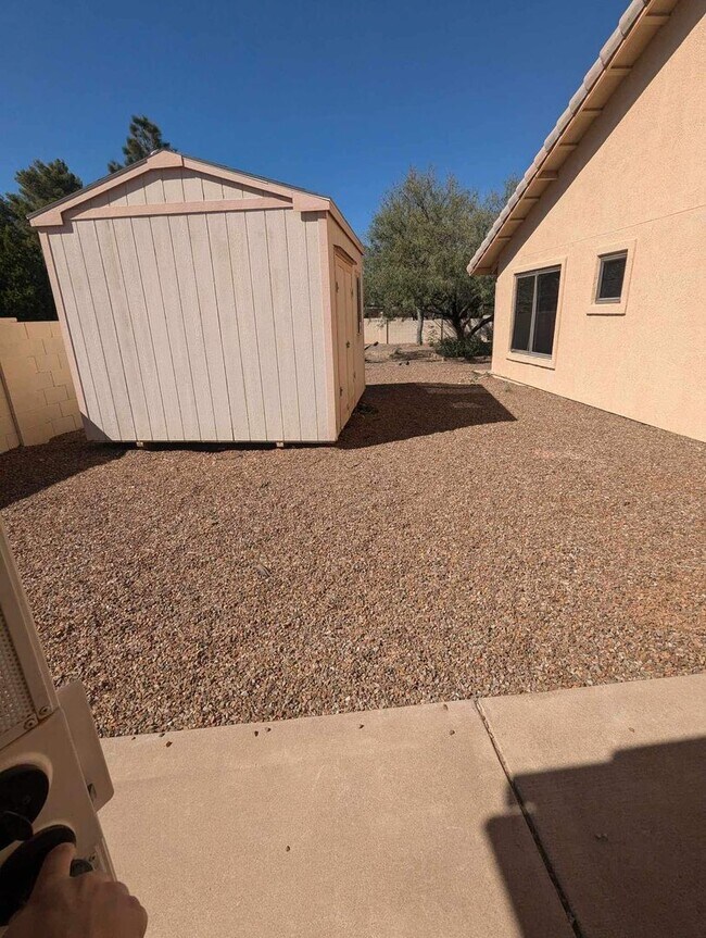 Building Photo - Large 3 bedroom with 3 car garage