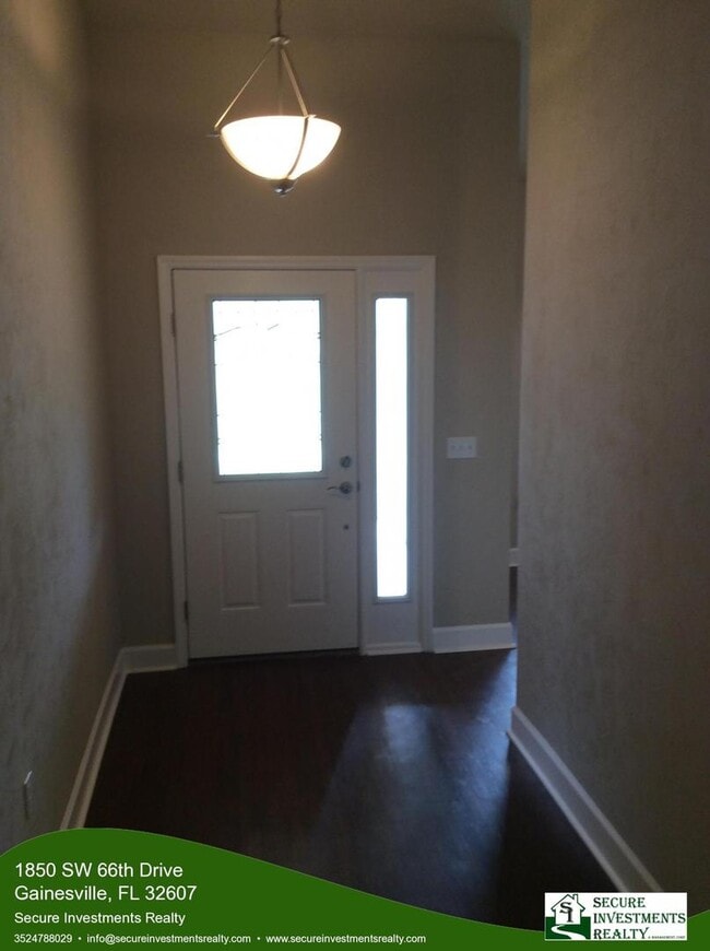 Building Photo - 3/2 Newer home in Portofino with split floor plan