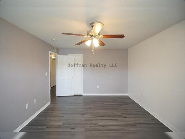 Building Photo - Lakefront Condo in Carrollwood!