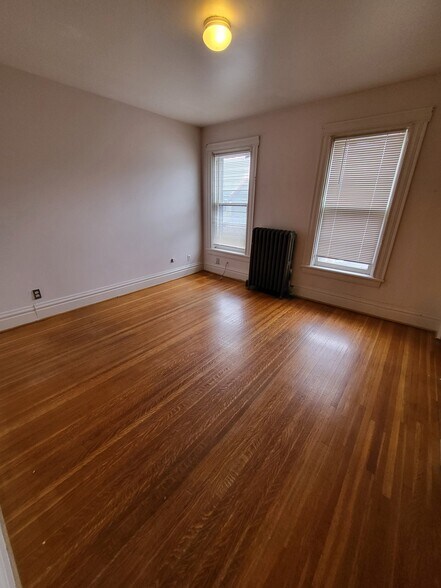 Building Photo - 376 Pearl St