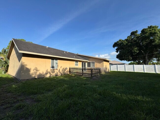 Building Photo - 1841 SW McAllister Ln