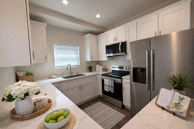 Building Photo - 4BD/2BA on East Falls! Newer Build & Rooftop Deck!