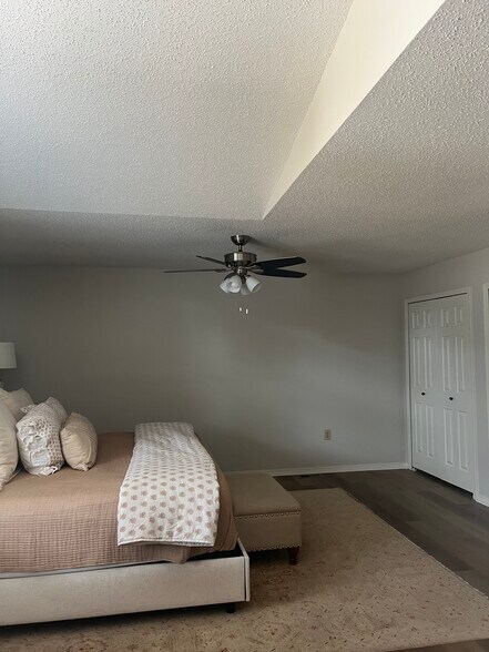 Building Photo - 66 Woodlore Cir