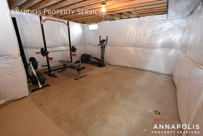 Building Photo - 2808 Traxler Ct