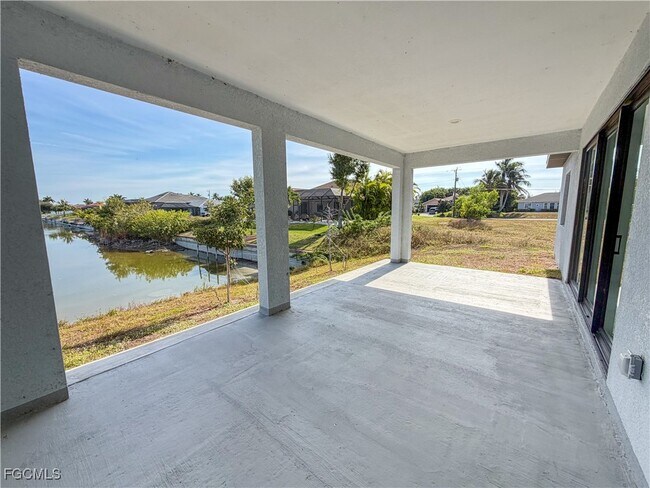 Building Photo - 1227 SE 3rd Ave