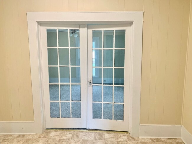 Building Photo - 1069 Flint Hill St