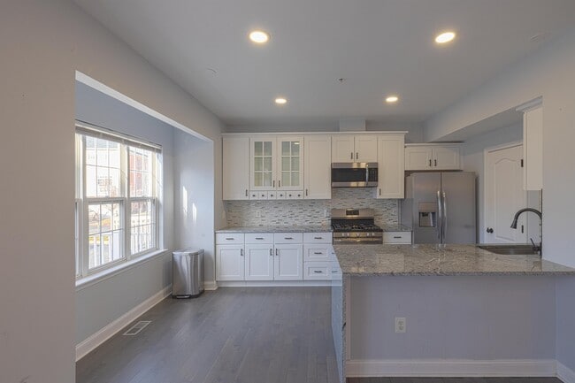 Building Photo - 904 Crestfield Dr