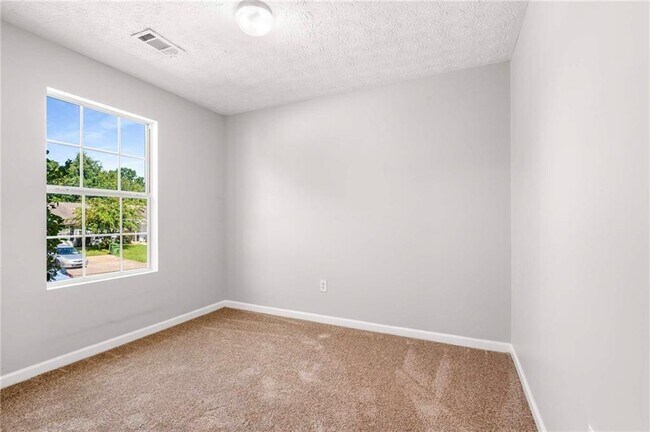 Building Photo - 588 Elle's Wy