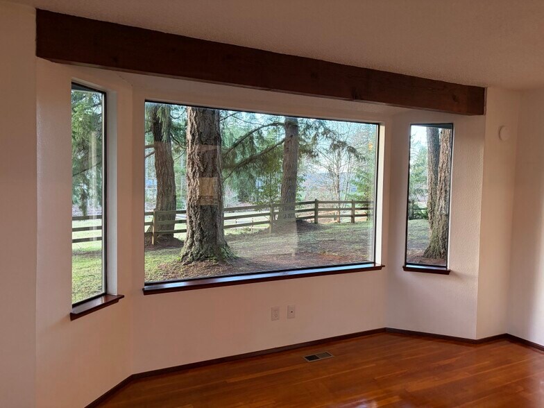 Building Photo - 7748 Zangle Rd NE