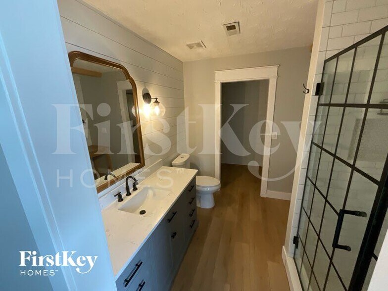 Building Photo - 671 McCormick Ln