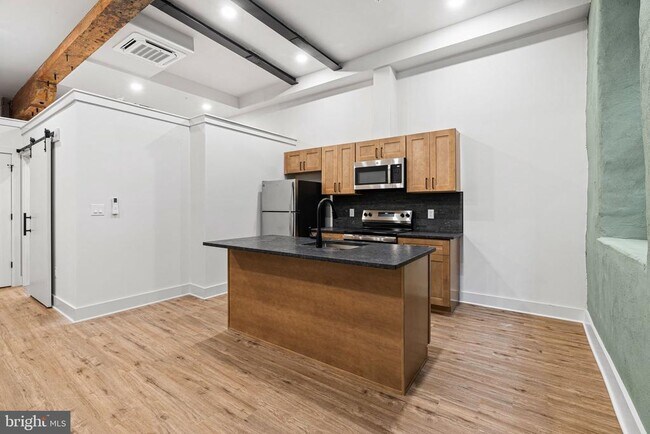 Building Photo - 201 Leverington Ave