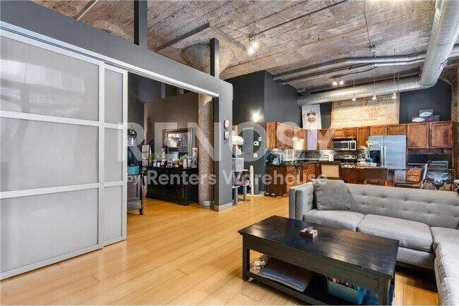 Building Photo - Downtown Luxury Condo Available!