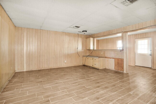 Building Photo - 601 S Cochran St