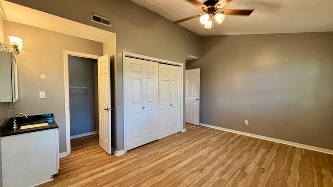 Building Photo - 6086 S Bay Dr