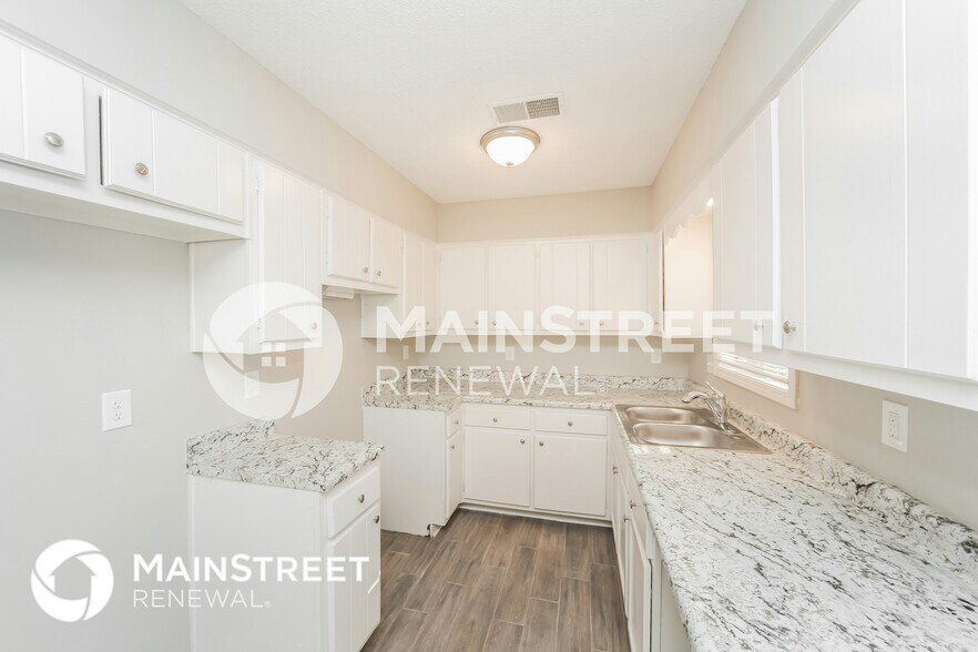 Building Photo - 6192 Cranbury Park Dr