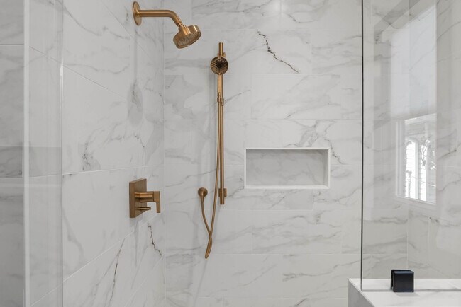 Building Photo - 1315 16th Ave S