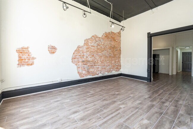 Building Photo - 518 E Douglas Ave