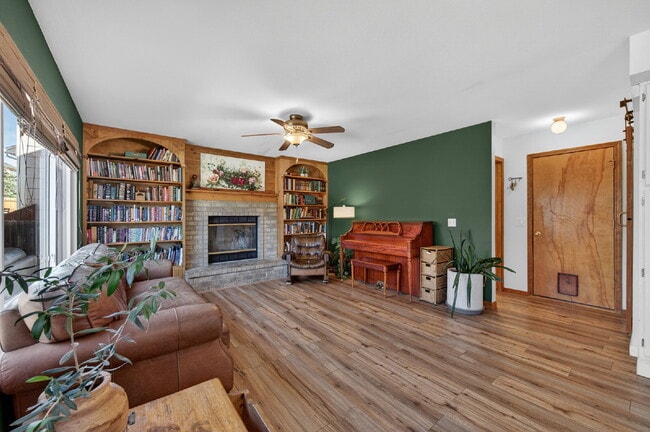 Building Photo - Available Immediately! Beautiful home in the Fairfax and Briargate neighborhood!